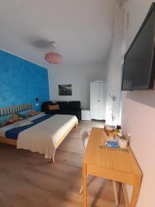 TV a/nebo společenská místnost v ubytování ARIEL ROOMS