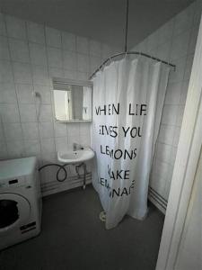 Ванна кімната в Kotimaailma - Kalustettu kolmio rauhallisella alueella Espoossa