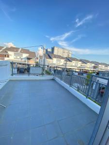 A balcony or terrace at Izz Homestay Near UITM Puncak Alam