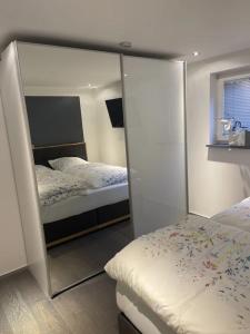 a bedroom with a mirror next to a bed at Event-Ferienwohnung in Kastellaun
