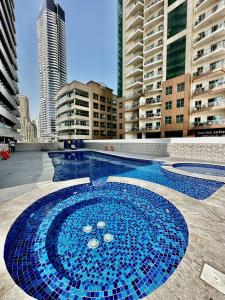 Bazén v ubytování Marina View Elegant 1BR in Escan Marina Tower, Holiday Homes nebo v jeho okolí