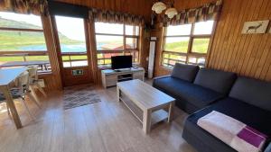 Un lugar para sentarse en Hálsabol Sumarhús- with hot tube