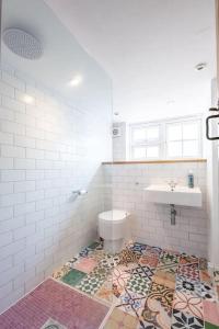 a bathroom with a toilet and a sink at Lilac Cottage, Wenhaston in Halesworth