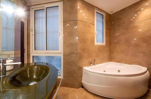 Kúpeľňa v ubytovaní Luxury style appartement, Arc de Triomphe - Champs Elysées