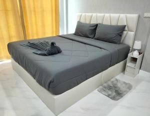 Postel nebo postele na pokoji v ubytování Hua Hin 88 Mountain Retreat - Your Ultimate Family Villa