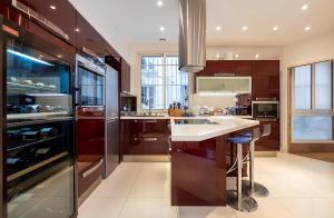 Kuchyňa alebo kuchynka v ubytovaní Luxury style appartement, Arc de Triomphe - Champs Elysées