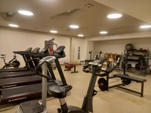 a gym with several tread machines in a room at Monoambiente con cochera en Puerto Norte in Rosario