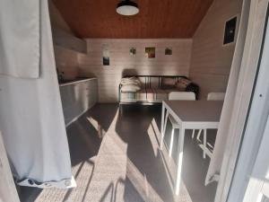 a small room with a table and chairs in a house at Ranczo Neverlandia in Lasowice
