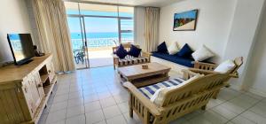 Televisyen dan/atau pusat hiburan di Ramsgate Rendezvous 15 - With Stunning Sea Views!