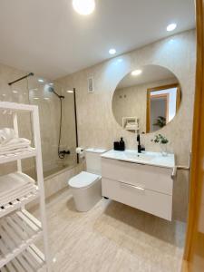 Een badkamer bij Beach Paradise Flat in Denia Centre w/ Large Pool