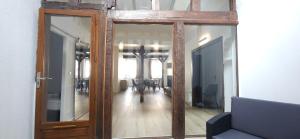 a reflection of a living room in a mirror at Le Patio Saint Pierre in Auxerre