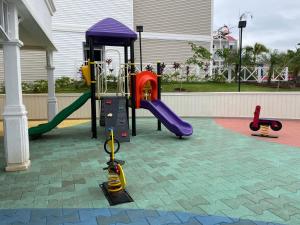 a playground with a slide and a swing set at Enjoy São Pedro Thermas Resort in São Pedro