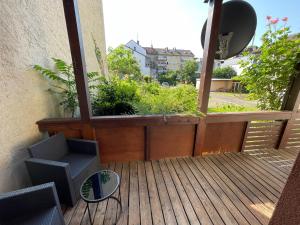 a balcony with a window and a table and chairs at Bärenhöhle in Bad Säckingen