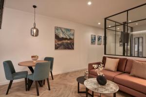 A seating area at Hestia - Dimitressa 4