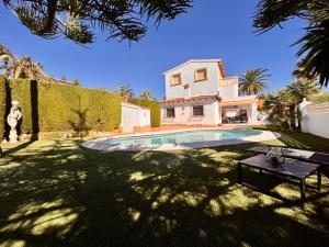 a house with a swimming pool in the yard at Casa Laura by Sun & Sea Homes in Moraira