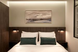 A bed or beds in a room at Hestia - Dimitressa 4