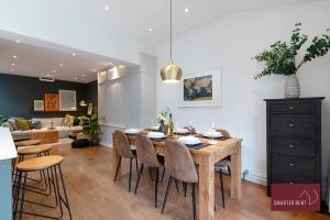 Veitingastaður eða matsölustaður á Kingston upon Thames - 3 Bedroom House