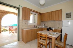 Kuchyňa alebo kuchynka v ubytovaní Tinos View Apartments