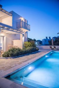 Bazén v ubytování Amphitrite Apartments Skyros nebo v jeho okolí