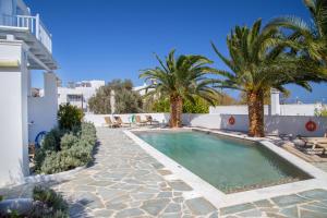 Bazén v ubytování Amphitrite Apartments Skyros nebo v jeho okolí