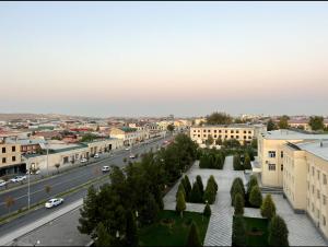 een luchtzicht op een stad met een straat en bomen bij Samarqand city in Samarkand
