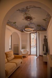 Appartamento Imola con splendida vista sul Duomo tesisinde bir oturma alanı