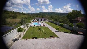 Πισίνα στο ή κοντά στο CASA RARES & KARINA