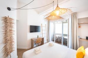 a room with a white table and a view of the ocean at Hôtel Casa Marina in Saintes-Maries-de-la-Mer