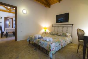 Posteľ alebo postele v izbe v ubytovaní Su La Strata Villa by CorfuEscapes
