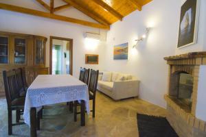 Posedenie v ubytovaní Su La Strata Villa by CorfuEscapes