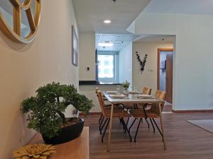 Fotografie z fotogalerie ubytování 1 BR renovated apartment in Marina Diamond 3 close to tram and metro v Dubaji