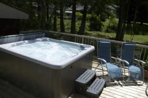 Gallery image of Enchanter Ocean View Suites in Madeira Park
