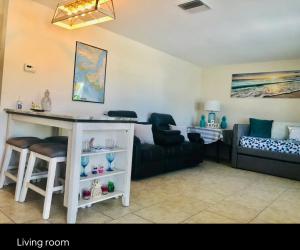 Gambar di galeri bagi Cozy home with one bedroom di Cape Coral +10 gambar