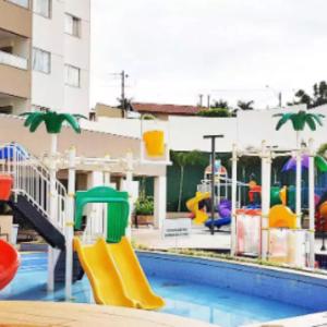 Bazén v ubytování ENJOY OLIMPIA PARK - 2dormitórios - Park Resort - Hospede-se em frente ao Park no melhor Resort de Olimpia nebo v jeho okolí