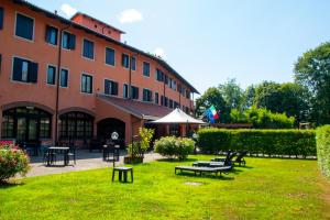 Κήπος έξω από το Hotel Erbaluce
