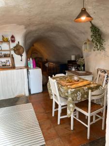En restaurang eller annat matställe på Cueva „Vista”