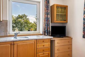 A television and/or entertainment centre at Apt Gaisler