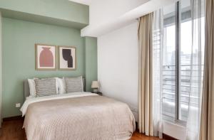 Un pat sau paturi într-o cameră la 1BR Marvelous apartment in Singapore!