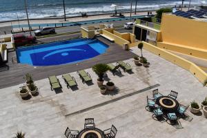 an overhead view of a swimming pool next to the beach at Departamento en Torre Miramar, Malecón de Mazatlán in Mazatlán