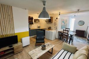 a living room with a couch and a table at Joli logement au calme in Vésonne
