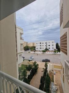 a balcony with a view of a parking lot at CityCosy Super Moderne, Confortable, Spacieux et Calme in La Marsa
