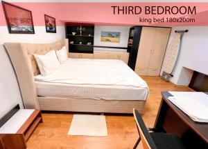 a small bedroom with a bed and a desk at Royal Grand Suite in Cluj-Napoca +4 photos