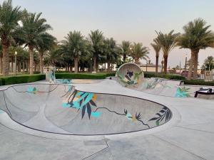 Bazén v ubytování Luxurious Dubai Hills with balcony park view nebo v jeho okolí
