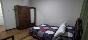 Katil atau katil-katil dalam bilik di Suites privada