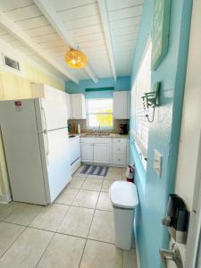 A bathroom at Cozy Canaveral Cottages