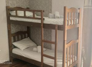 Postel nebo postele na pokoji v ubytování Tirkius House