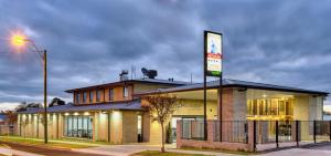 a building with a sign in front of it at Astro Dish Motor Inn in Parkes