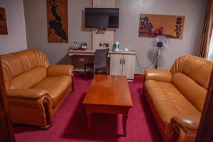 Posezení v ubytování The Luke Hotel Cravers Thika