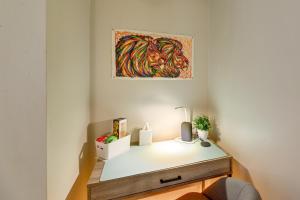 Fotografie z fotogalerie ubytování 3 Mi to Dtwn Austin Pet-Friendly Condo with Pool v destinaci Austin