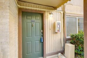 Fotografie z fotogalerie ubytování 3 Mi to Dtwn Austin Pet-Friendly Condo with Pool v destinaci Austin